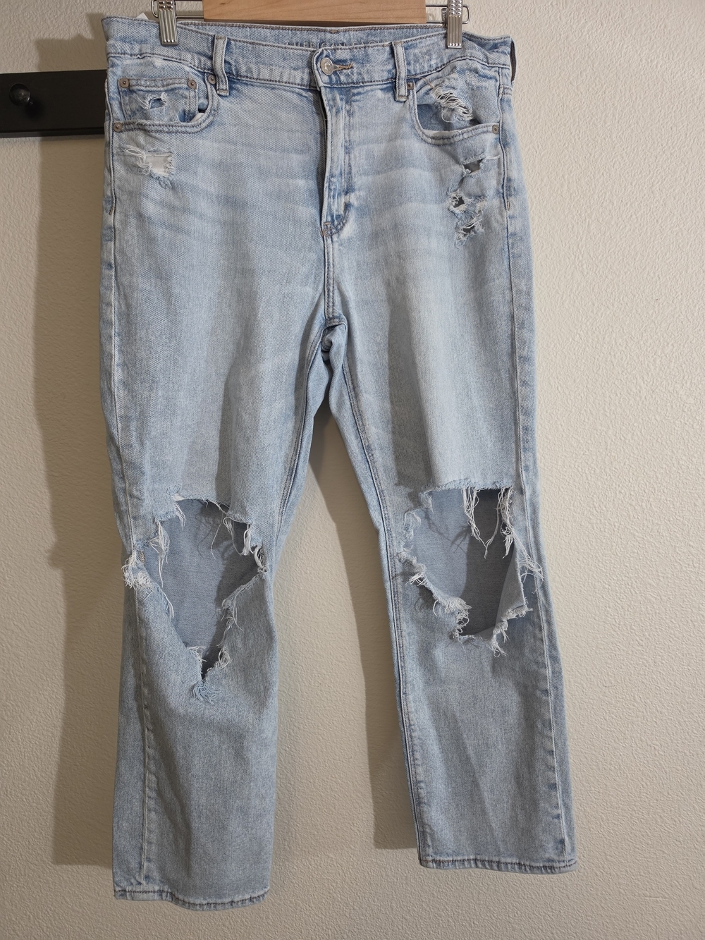 American Eagle Outfitters Super High-Rise Ankle Straight Light Blue Ripped